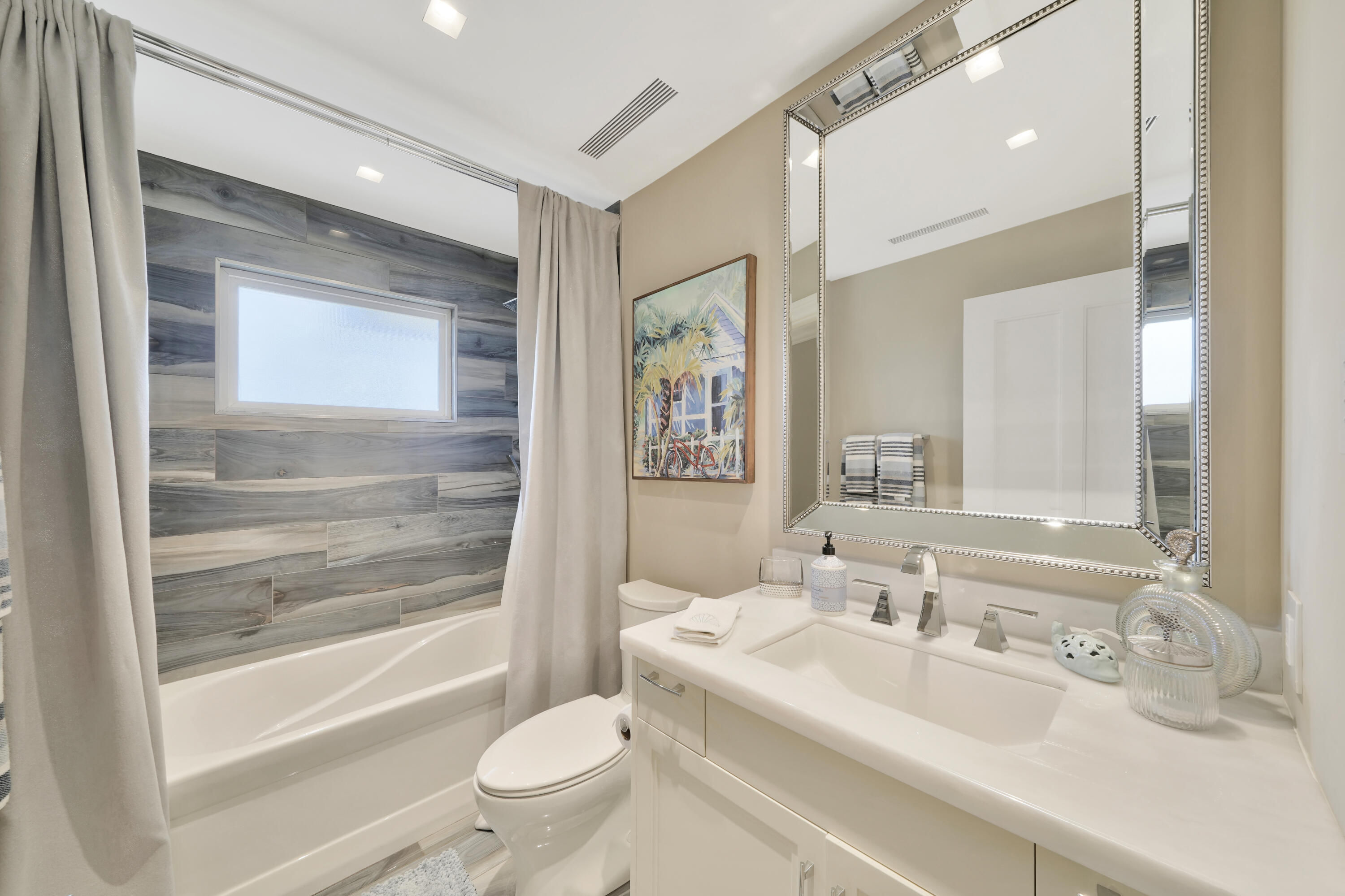 YACHT HARBOR MANOR - Residential