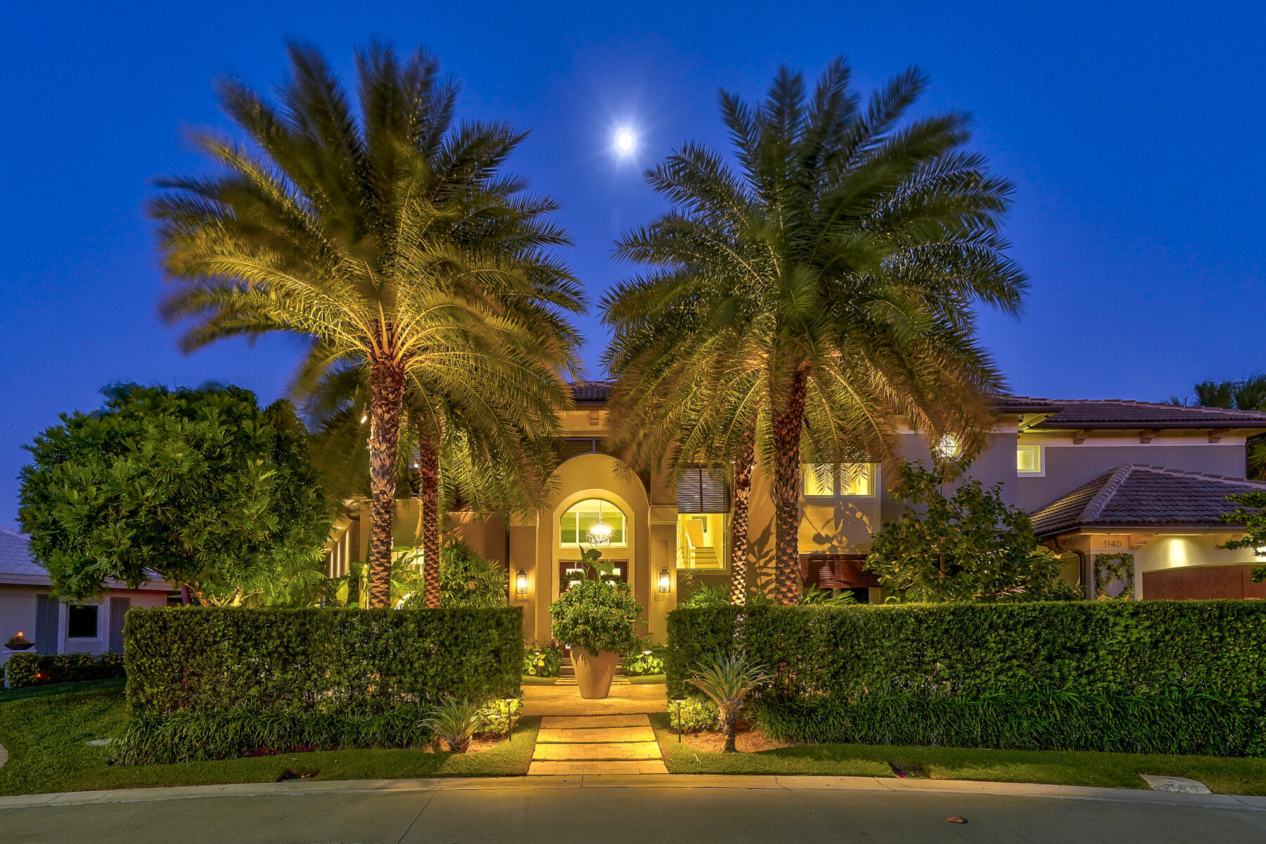 YACHT HARBOR MANOR - Residential
