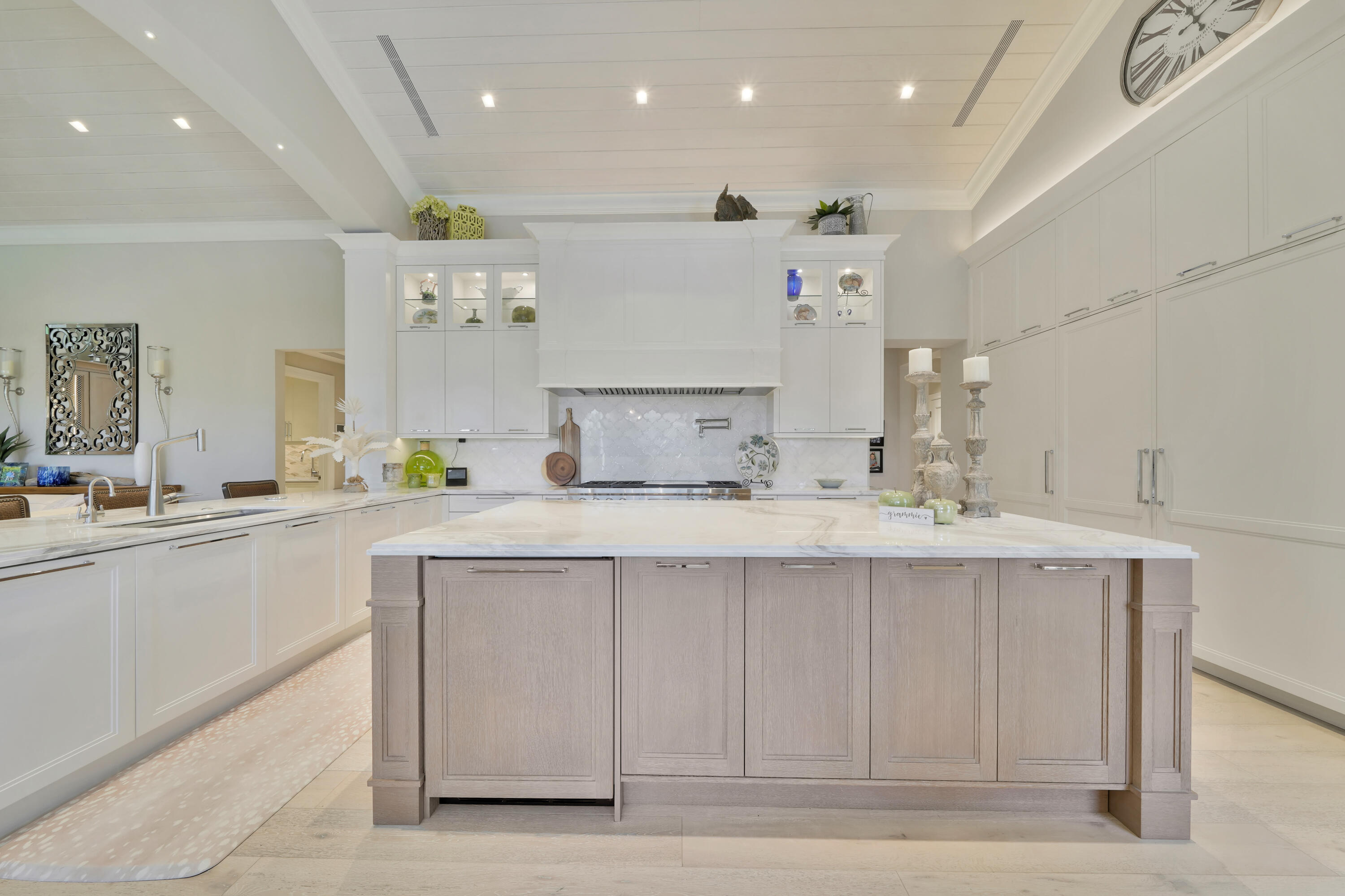 YACHT HARBOR MANOR - Residential