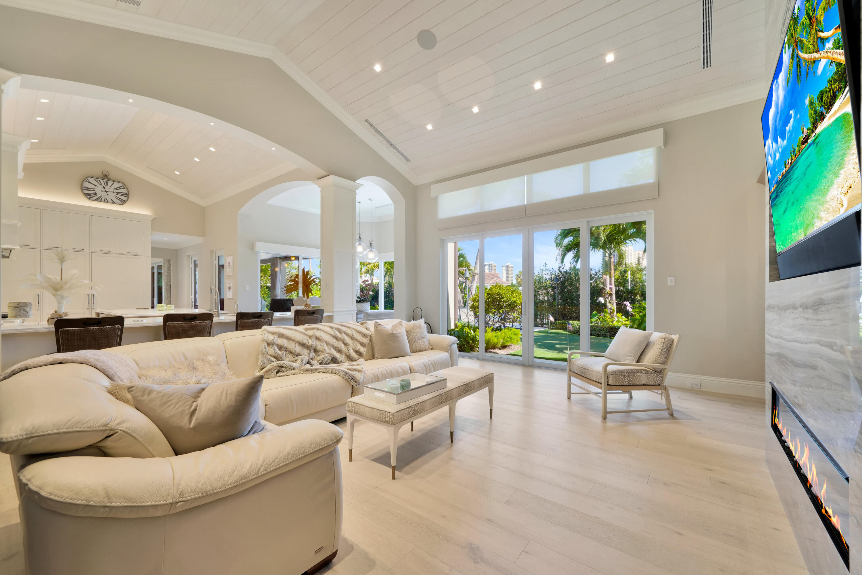YACHT HARBOR MANOR - Residential