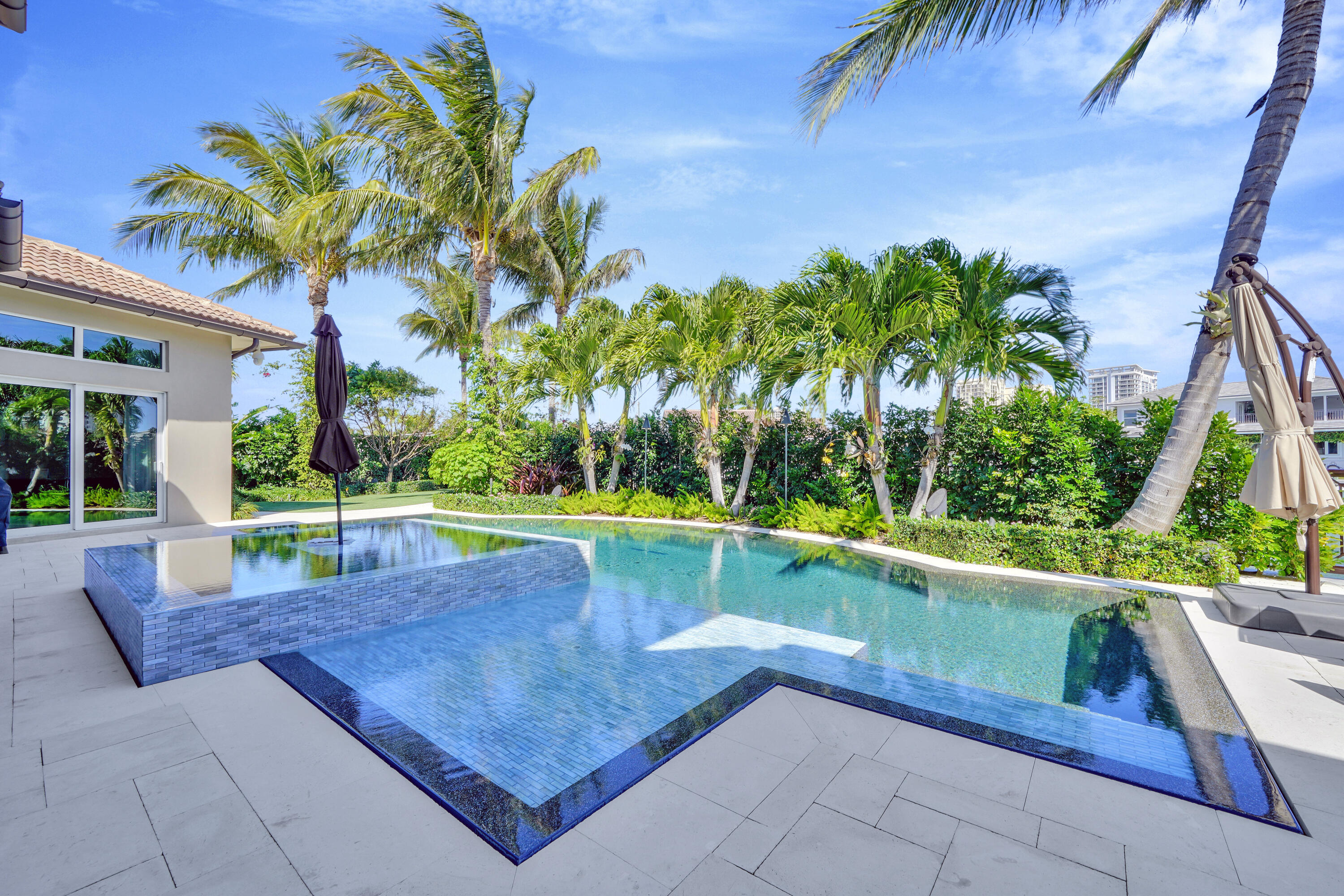 YACHT HARBOR MANOR - Residential