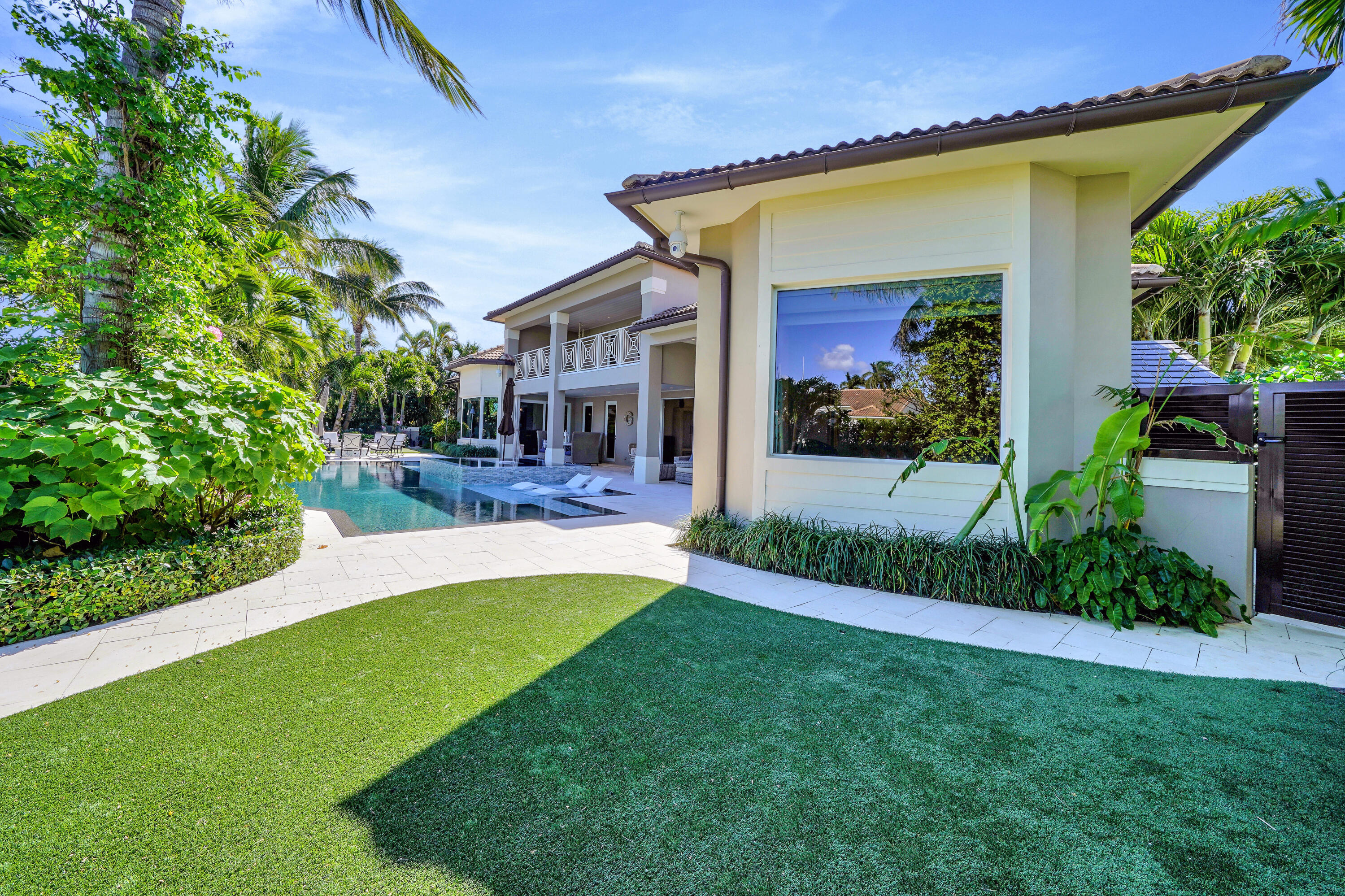 YACHT HARBOR MANOR - Residential