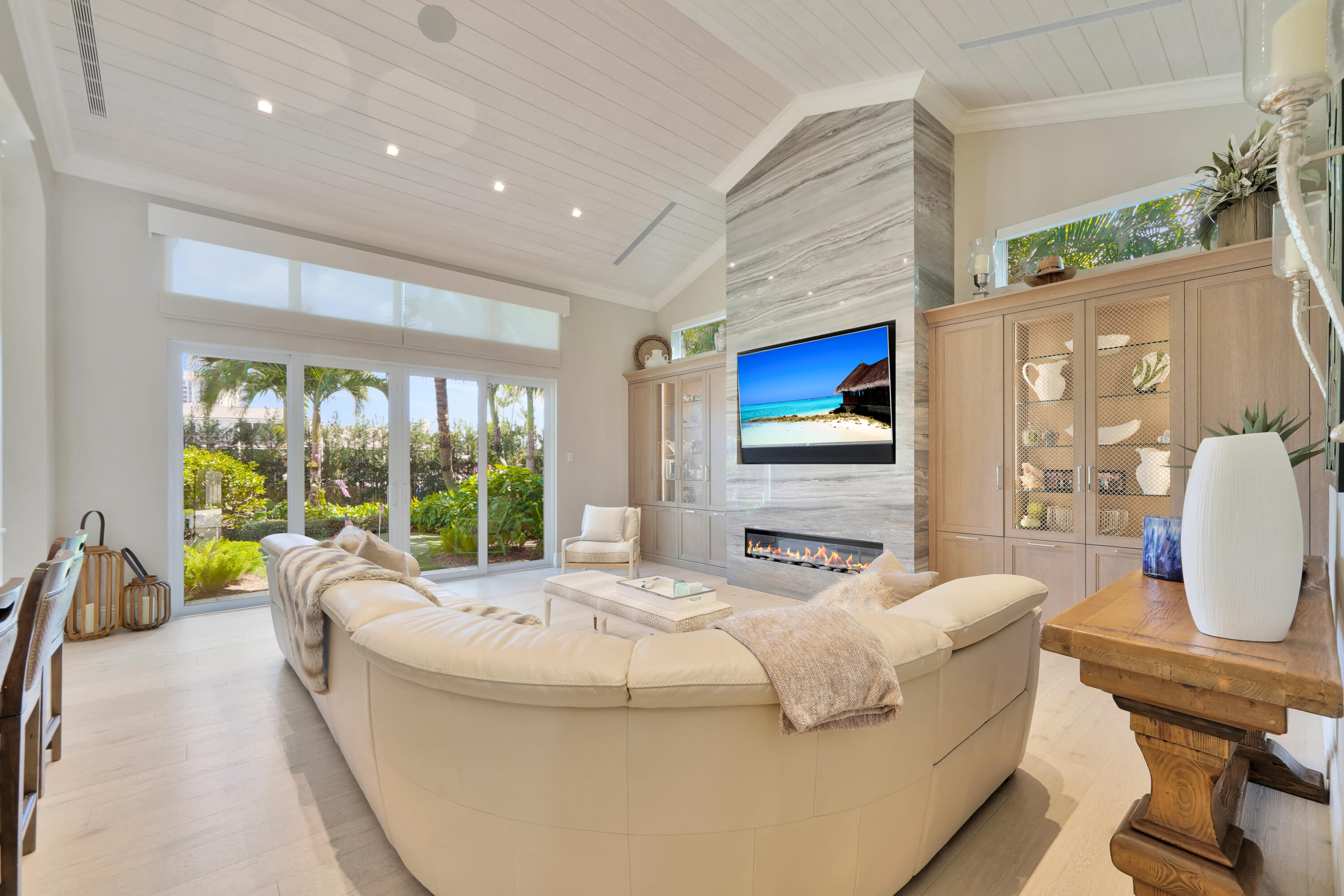 YACHT HARBOR MANOR - Residential