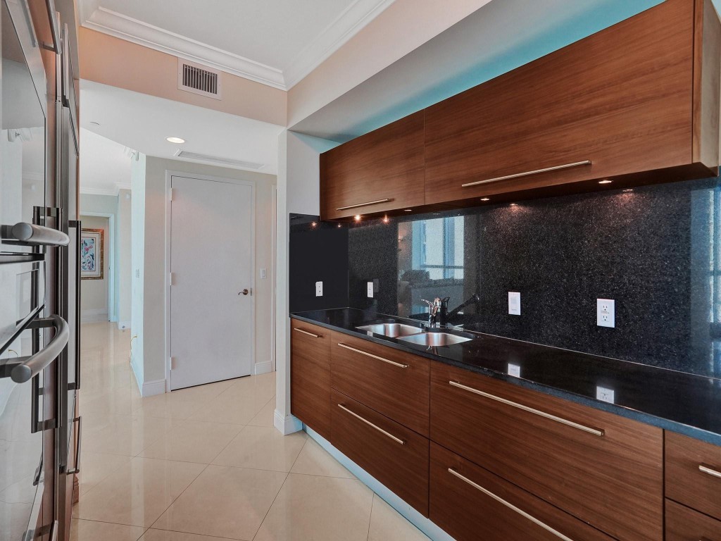 Las Olas Beach Club - Residential Lease