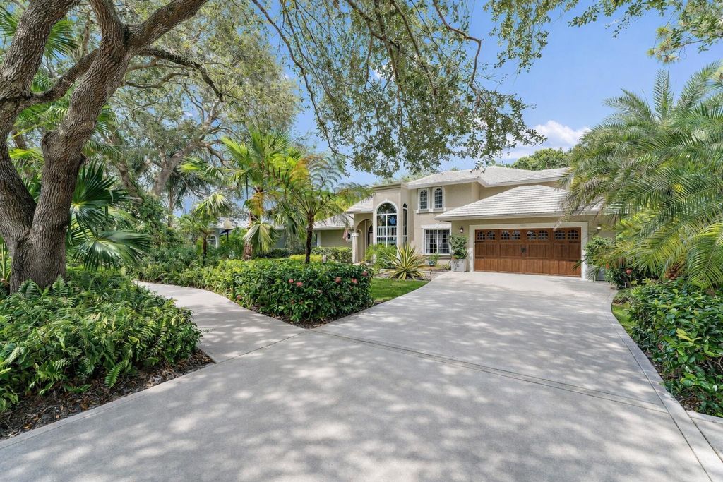 Photo of 19115 SE Coral Reef Lane, Jupiter, FL 33458 (MLS # B26012205)