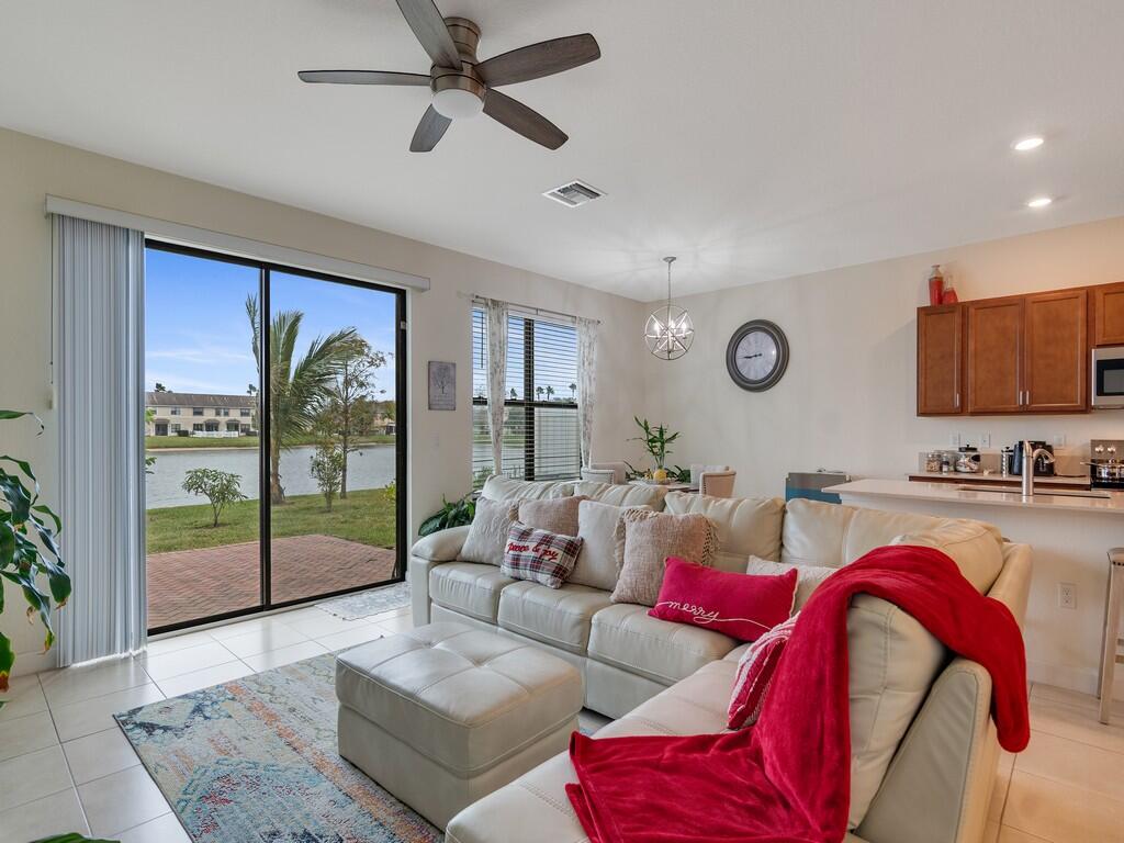 886 S Verona Trace Drive