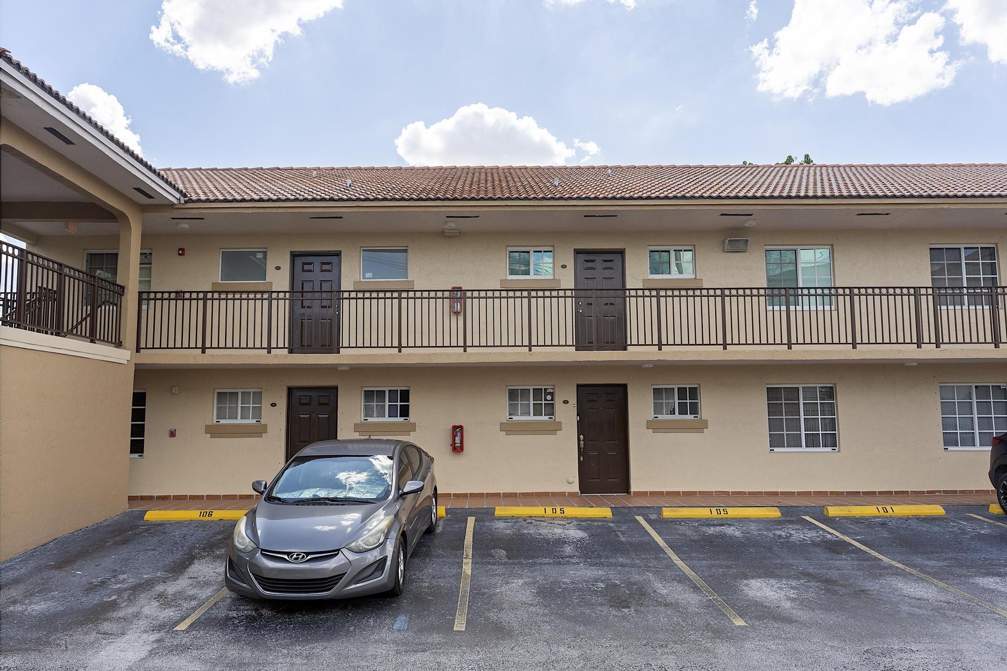 700 SE 9th Court 206