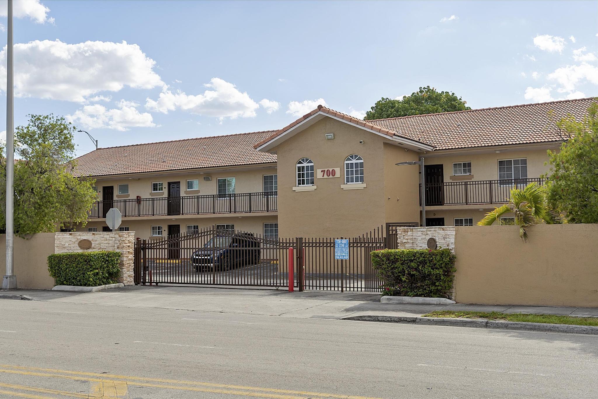 700 SE 9th Court 206