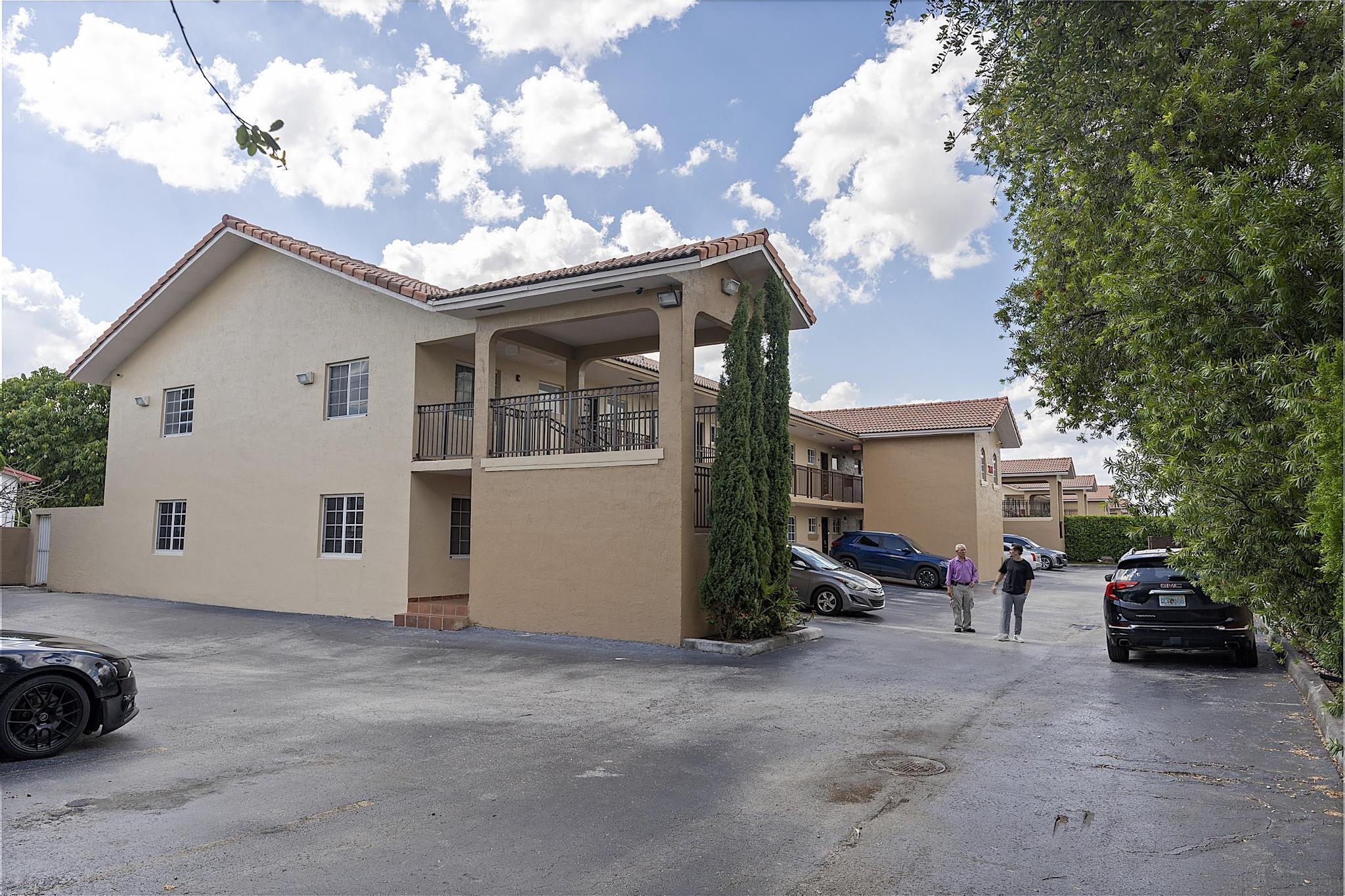 700 SE 9th Court 206