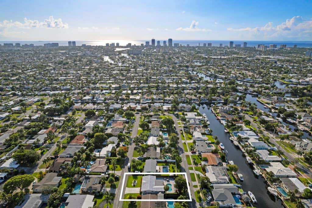 Photo of 300 SE 8th Court, Pompano Beach, FL 33060 (MLS # B26047560)