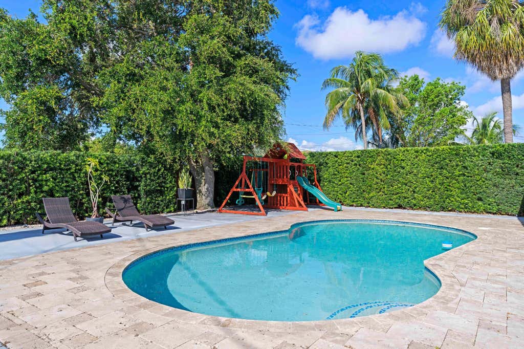 Photo of 300 SE 8th Court, Pompano Beach, FL 33060 (MLS # B26047560)