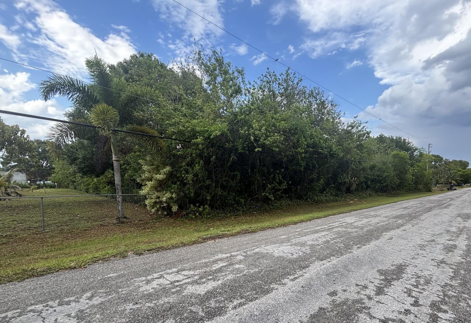 Available land lot close to the desirable Westlake, private but yet close to the shops and restaurant's. Come and build your dream home on over an acre prime land and paved road!