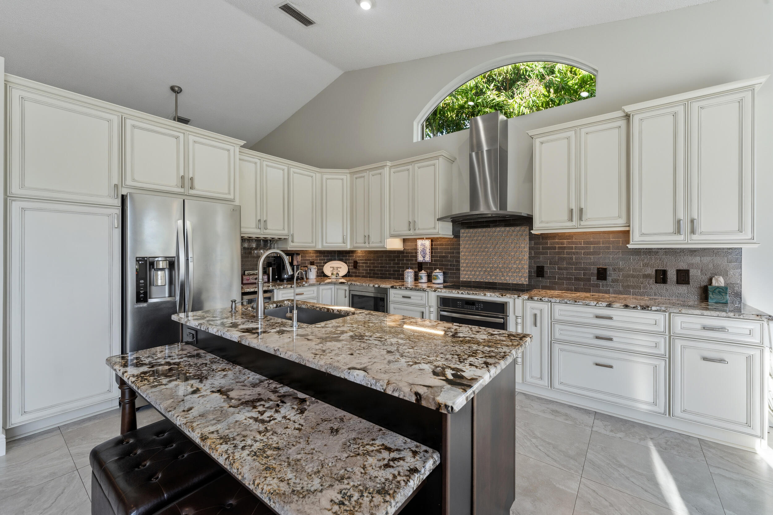 LAKE CHARLESTON PAR D - Residential