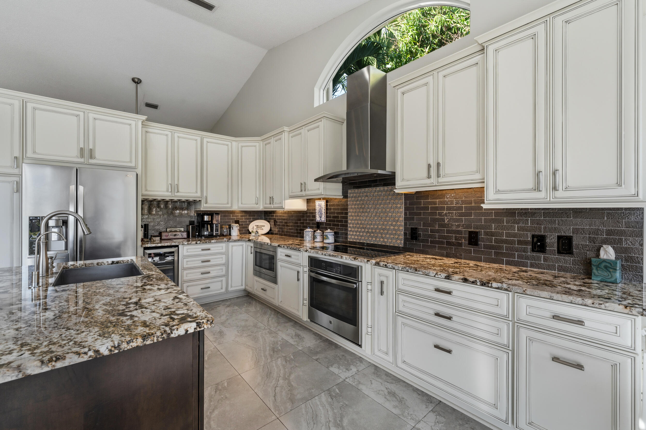 LAKE CHARLESTON PAR D - Residential