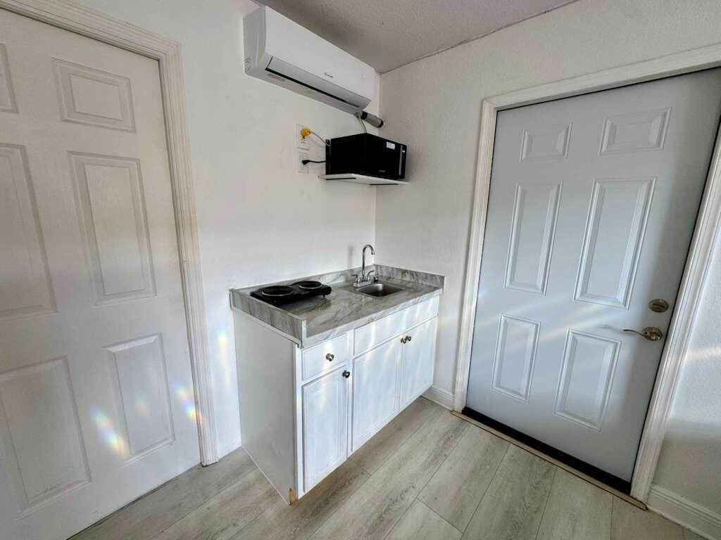 PORT ST LUCIE SECTION 27 - Residential Lease