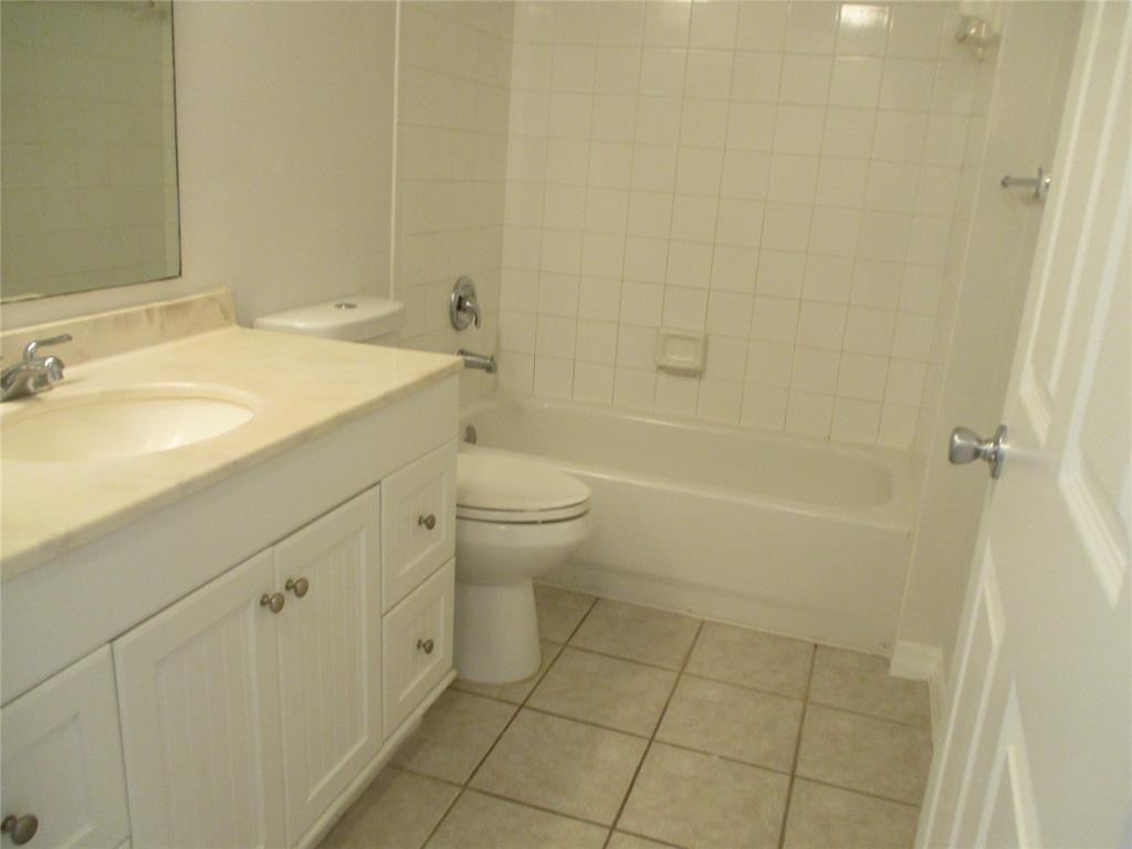 EVERGREEN LAKES - Residential Lease