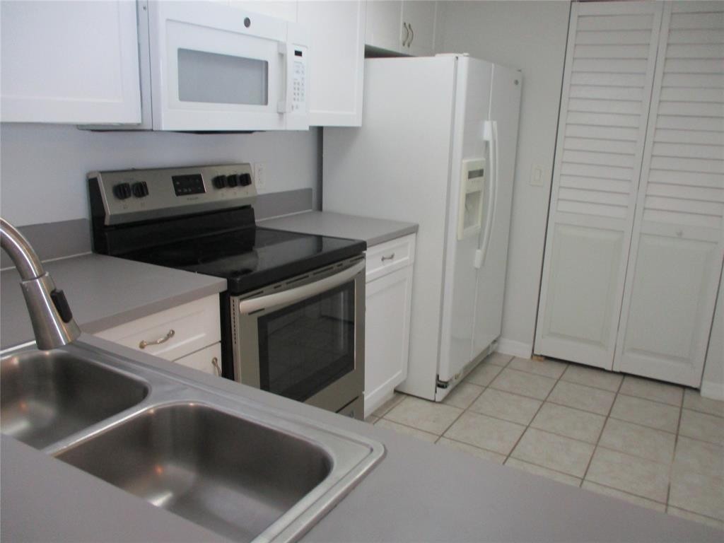 EVERGREEN LAKES - Residential Lease