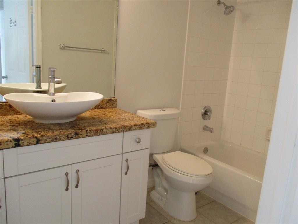 EVERGREEN LAKES - Residential Lease