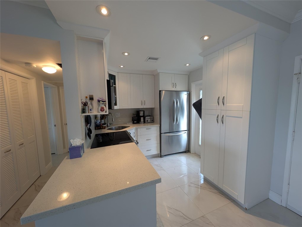 Golden Bay Towers - Residential