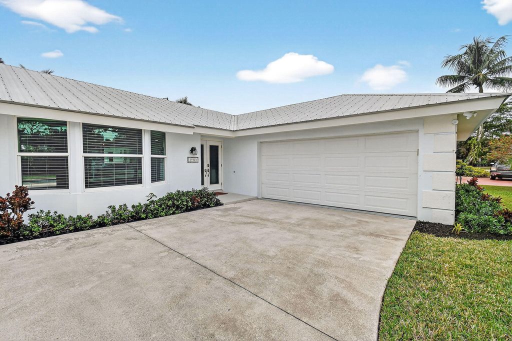 Photo of 19228 Caribbean Court, Jupiter, FL 33469 (MLS # R11166750)