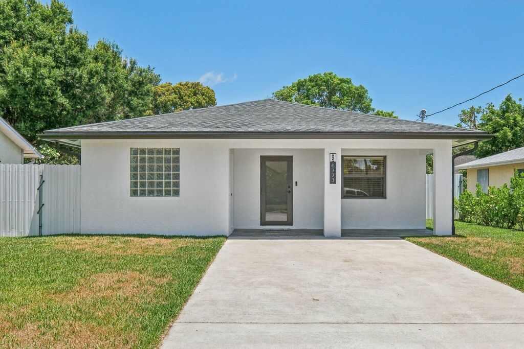 Photo of 6773 4th Street, Jupiter, FL 33458 (MLS # R10990316)