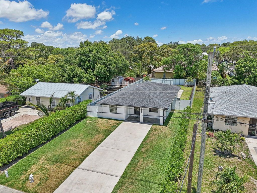 Photo of 6773 4th Street, Jupiter, FL 33458 (MLS # R10990316)