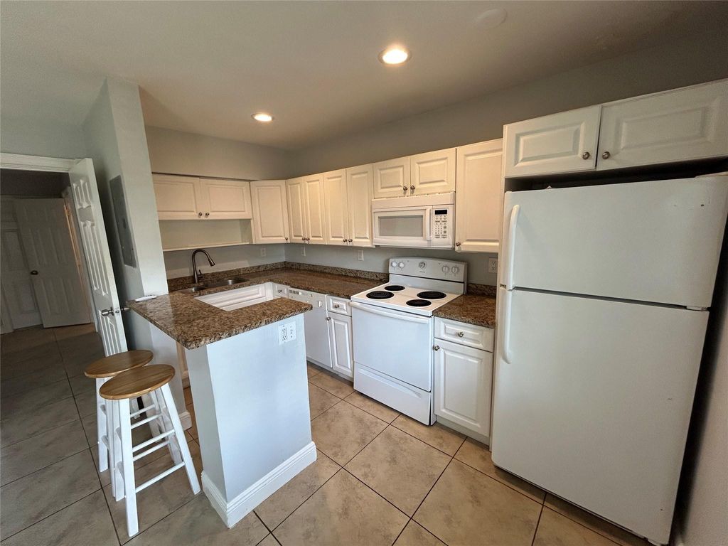 Photo of 921 NE 17th Avenue #2, Fort Lauderdale, FL 33304 (MLS # B26032153)