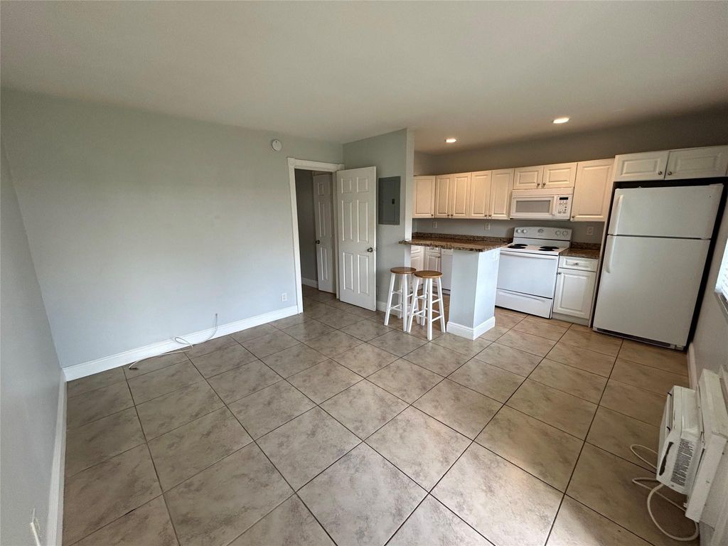 Photo of 921 NE 17th Avenue #2, Fort Lauderdale, FL 33304 (MLS # B26032153)