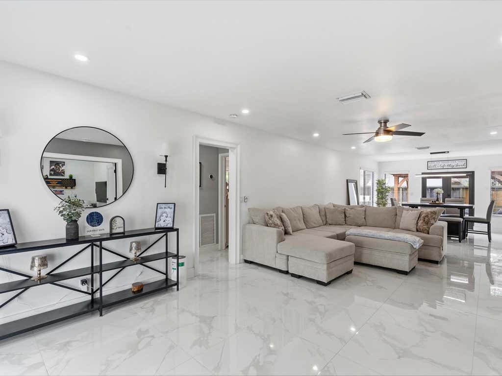 Photo of 2860 MONROE Street, Hollywood, FL 33020 (MLS # B26068563)