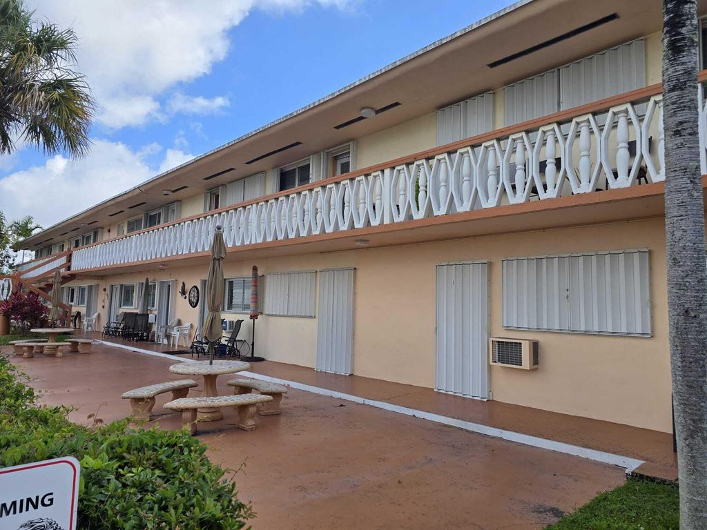 Photo of 1000 SW 10th Avenue SW #19p, Hallandale Beach, FL 33009 (MLS # B26026161)