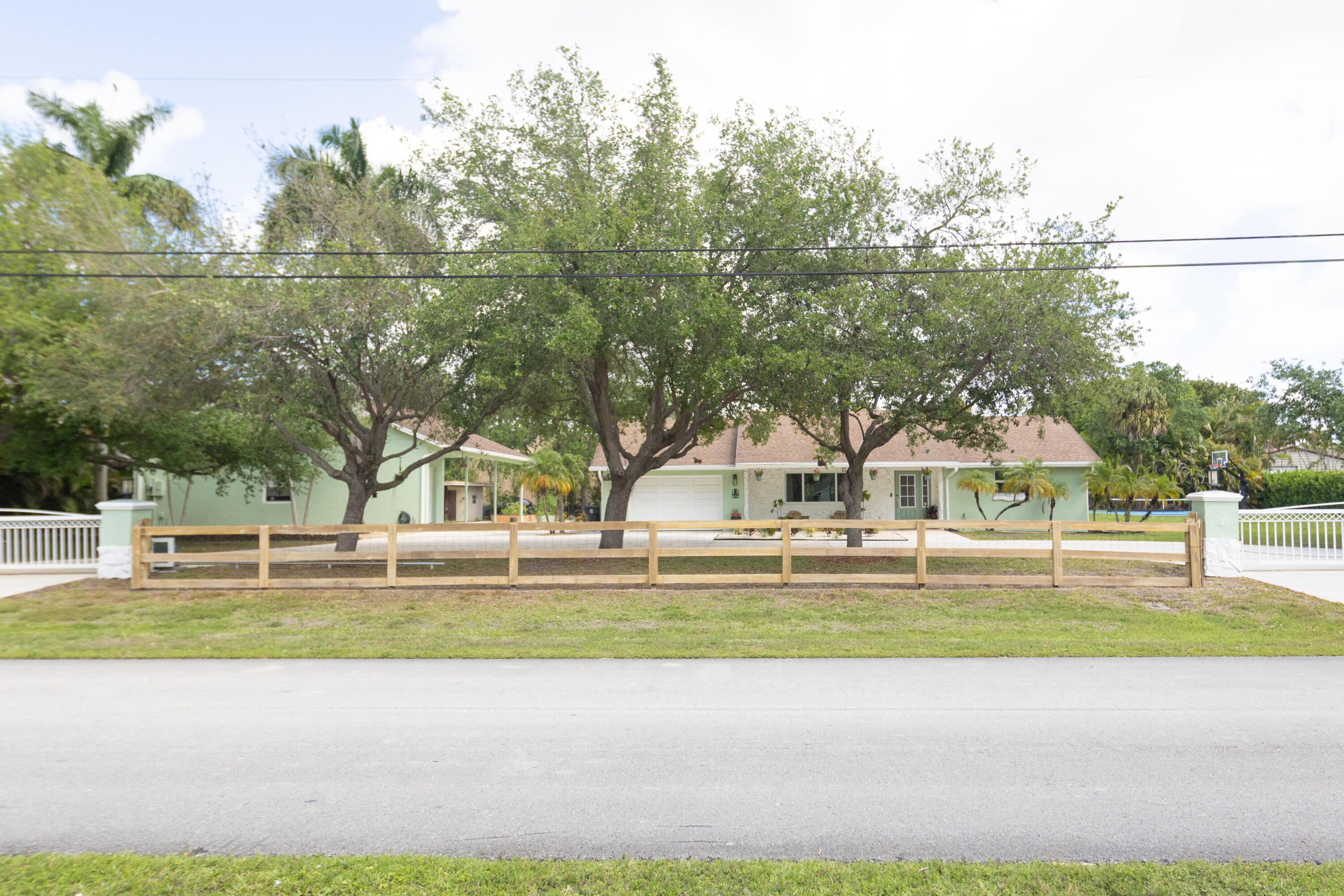 PALM BEACH RANCHETTES - Residential