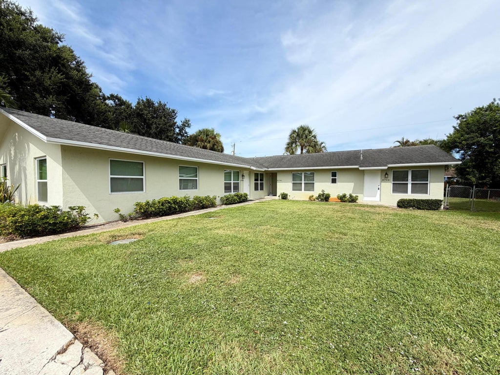 Photo of 8748 Sunset Drive, Palm Beach Gardens, FL 33410 (MLS # B26068949)