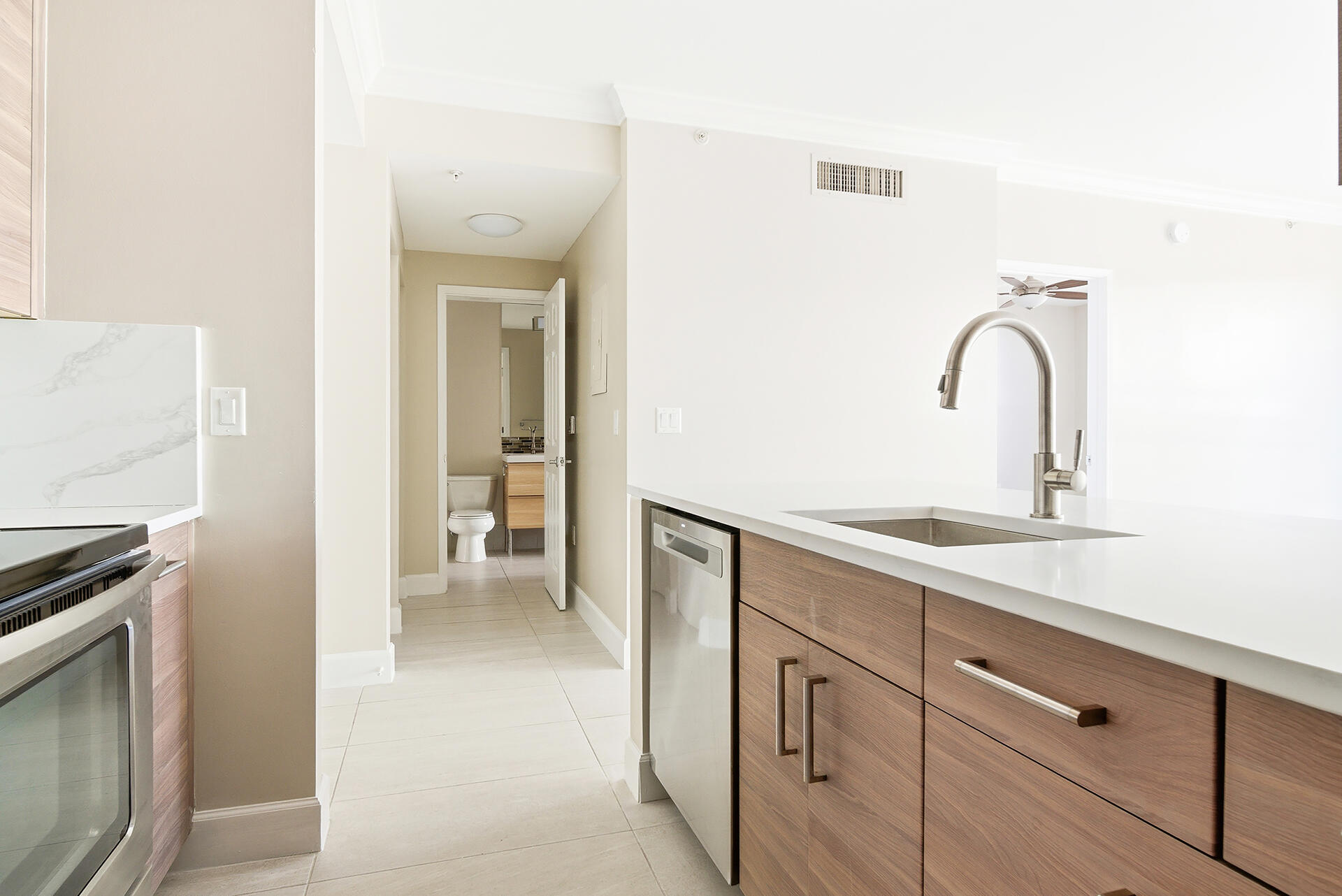 630 S Sapodilla Avenue 533