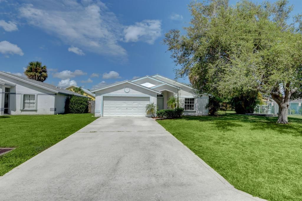 Photo of 6325 Drake Street St, Jupiter, FL 33458 (MLS # R10749223)
