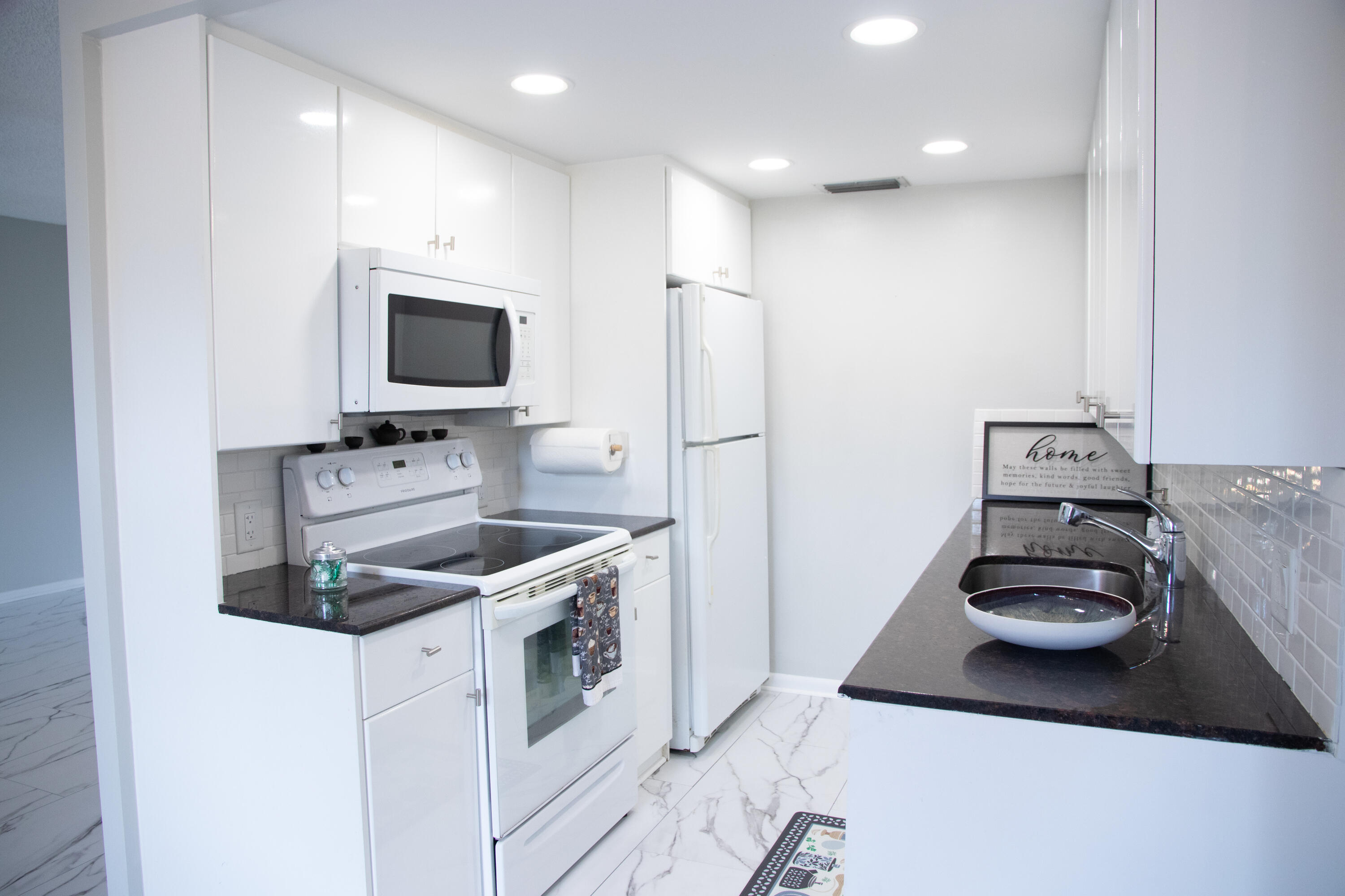 CORNWALL AT CENTURY VILLAGE CONDO - Residential Lease