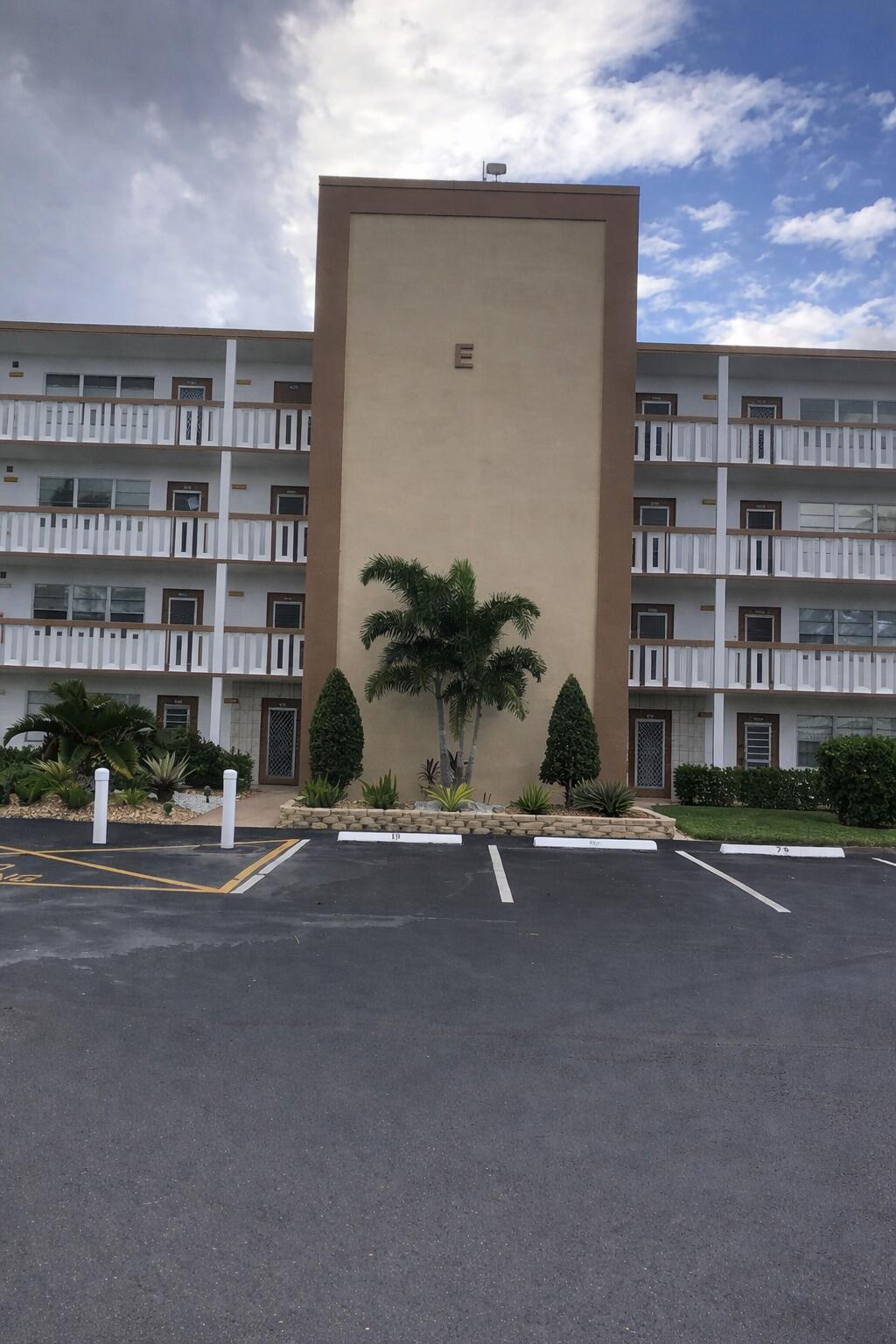 CORNWALL AT CENTURY VILLAGE CONDO - Residential Lease