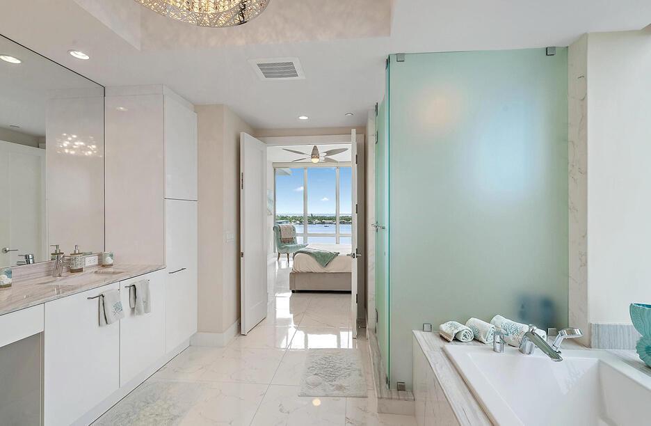 WATER CLUB - Residential