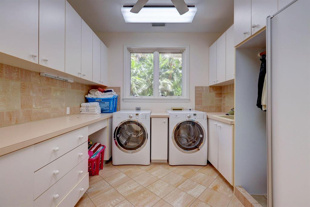 SAILFISH POINT - Residential