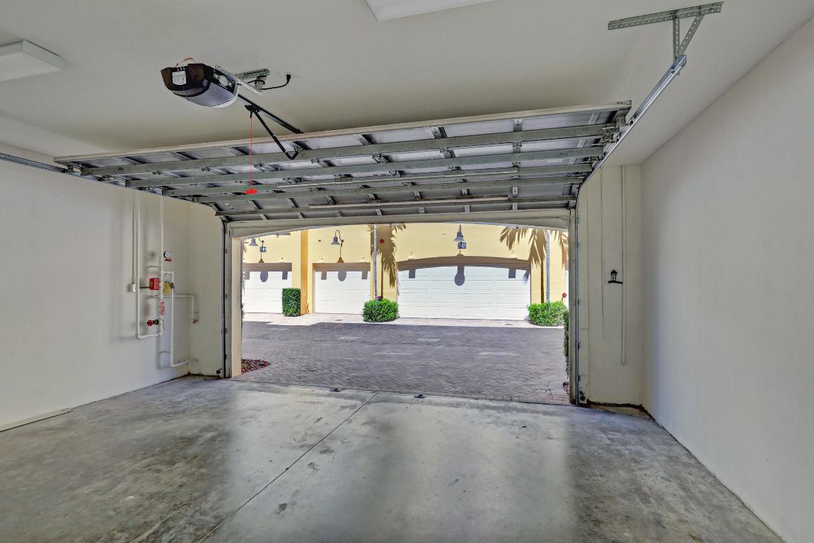 MAGNOLIA COURT - Residential Lease