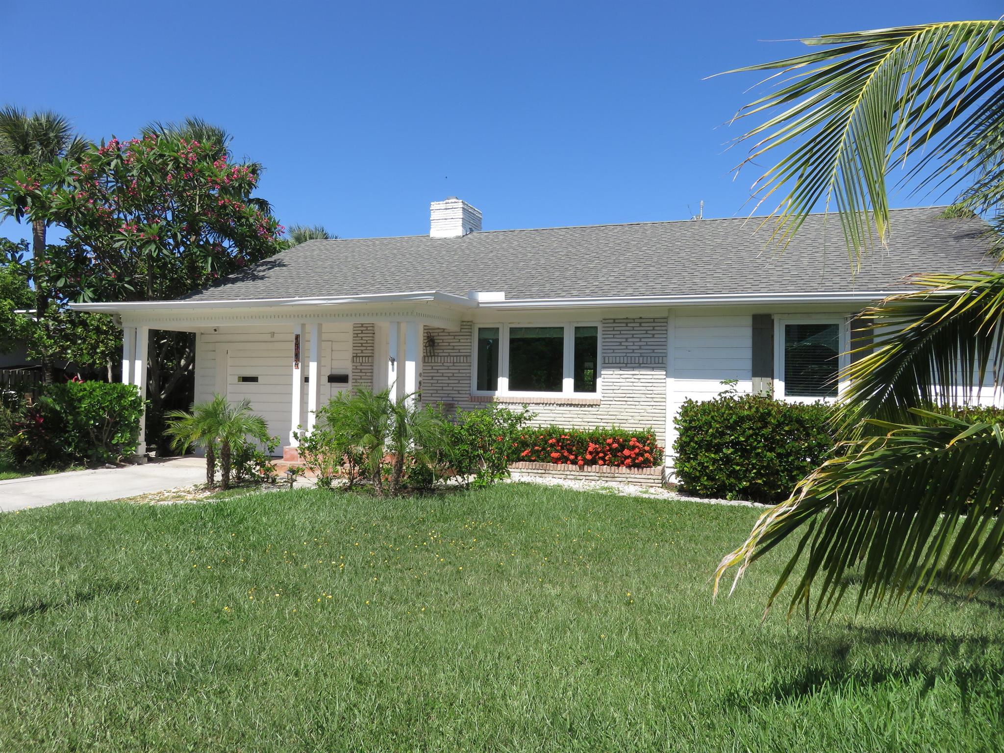 1714 N Palmway