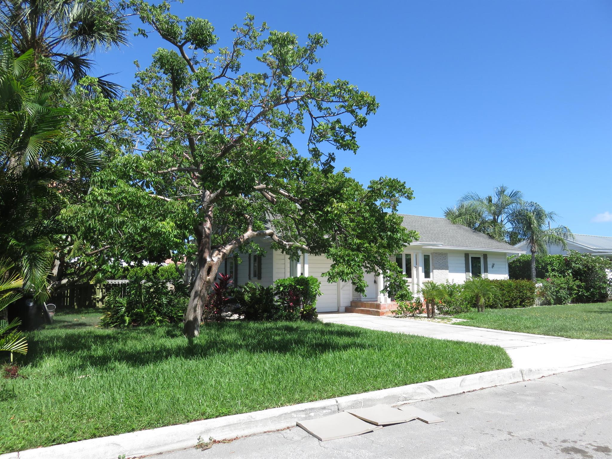 1714 N Palmway