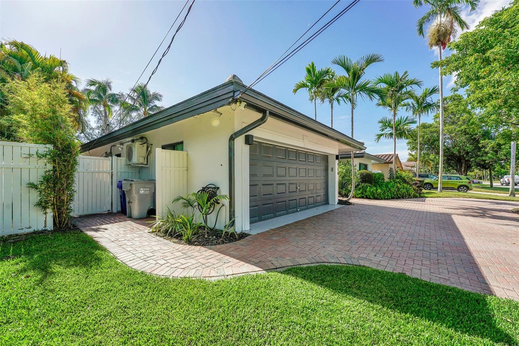 Photo of 956 SE 10th Court, Pompano Beach, FL 33060 (MLS # B26086160)