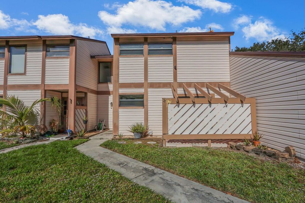 Photo of 113 Sherwood Circle #25b, Jupiter, FL 33458 (MLS # R11096694)