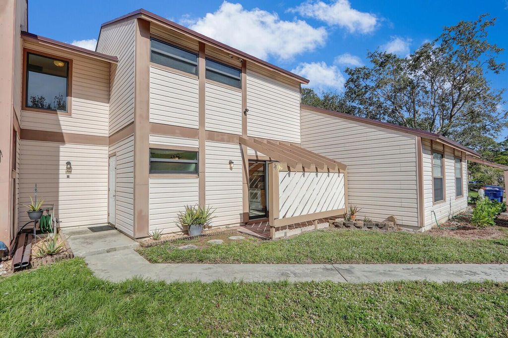 Photo of 113 Sherwood Circle #25b, Jupiter, FL 33458 (MLS # R11096694)