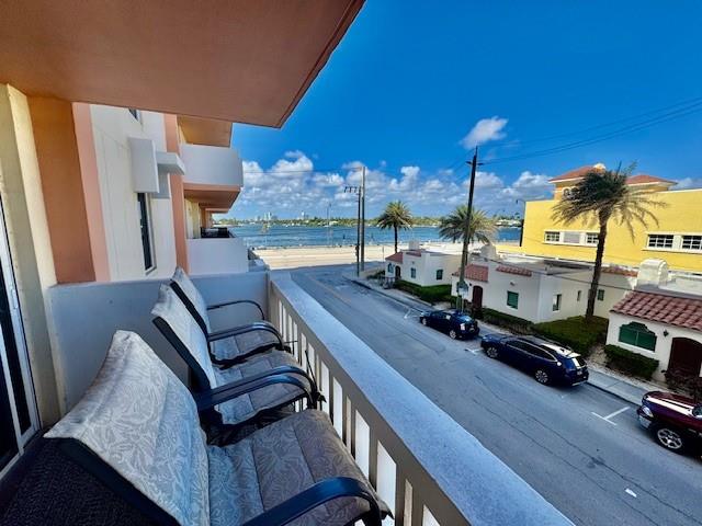 801 S Ocean Dr 303