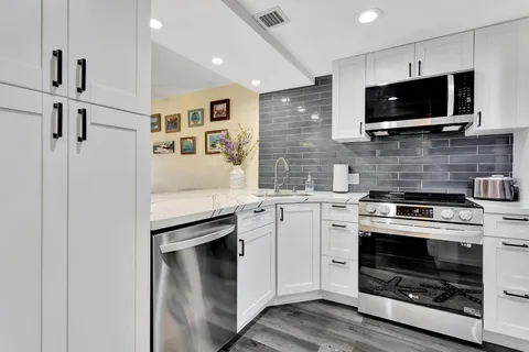 3231 Holiday Springs Boulevard Unit 102, Margate, FL MLS: R11069089