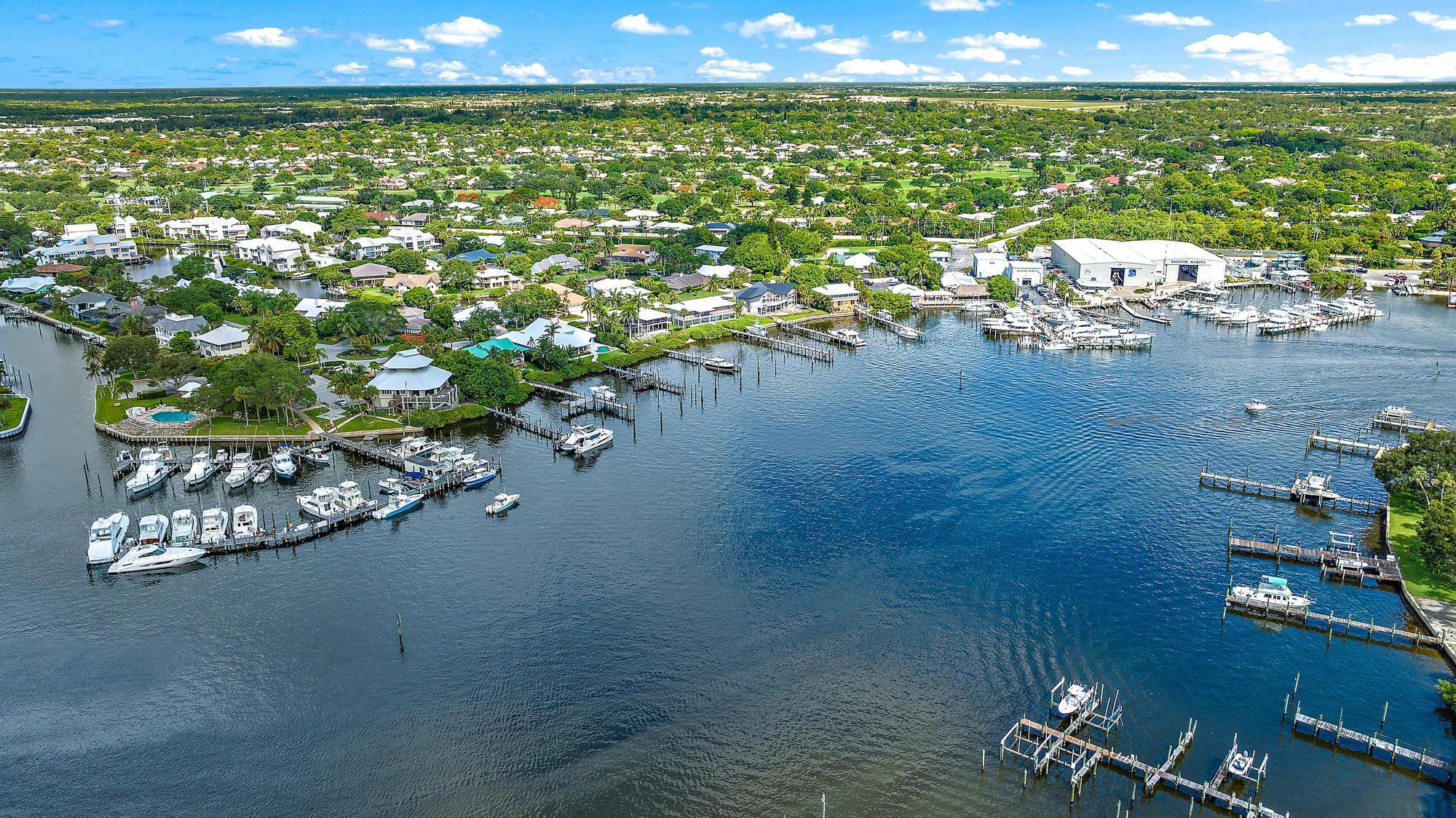 MARINER CAY YACHT CLUB - Residential
