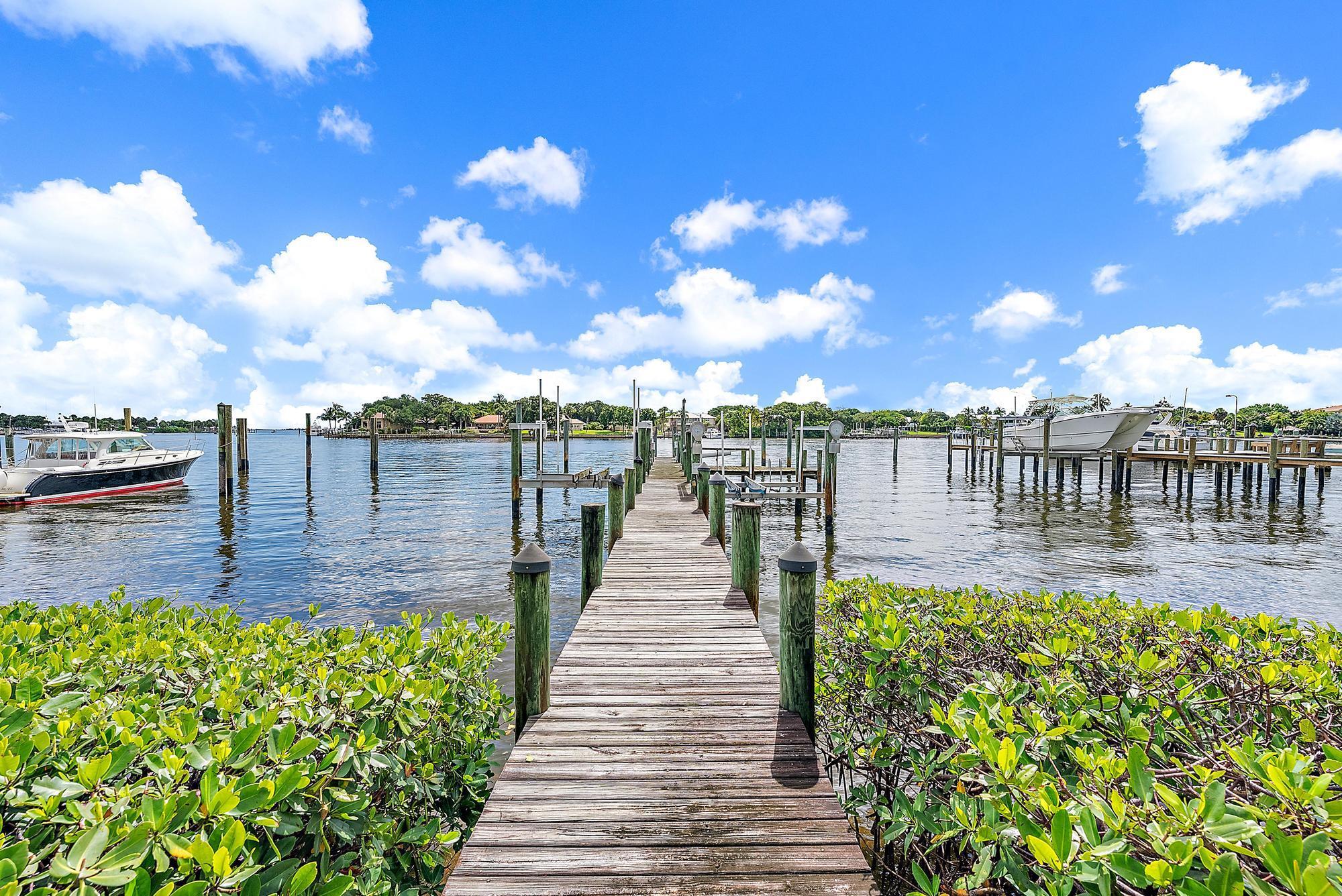 MARINER CAY YACHT CLUB - Residential
