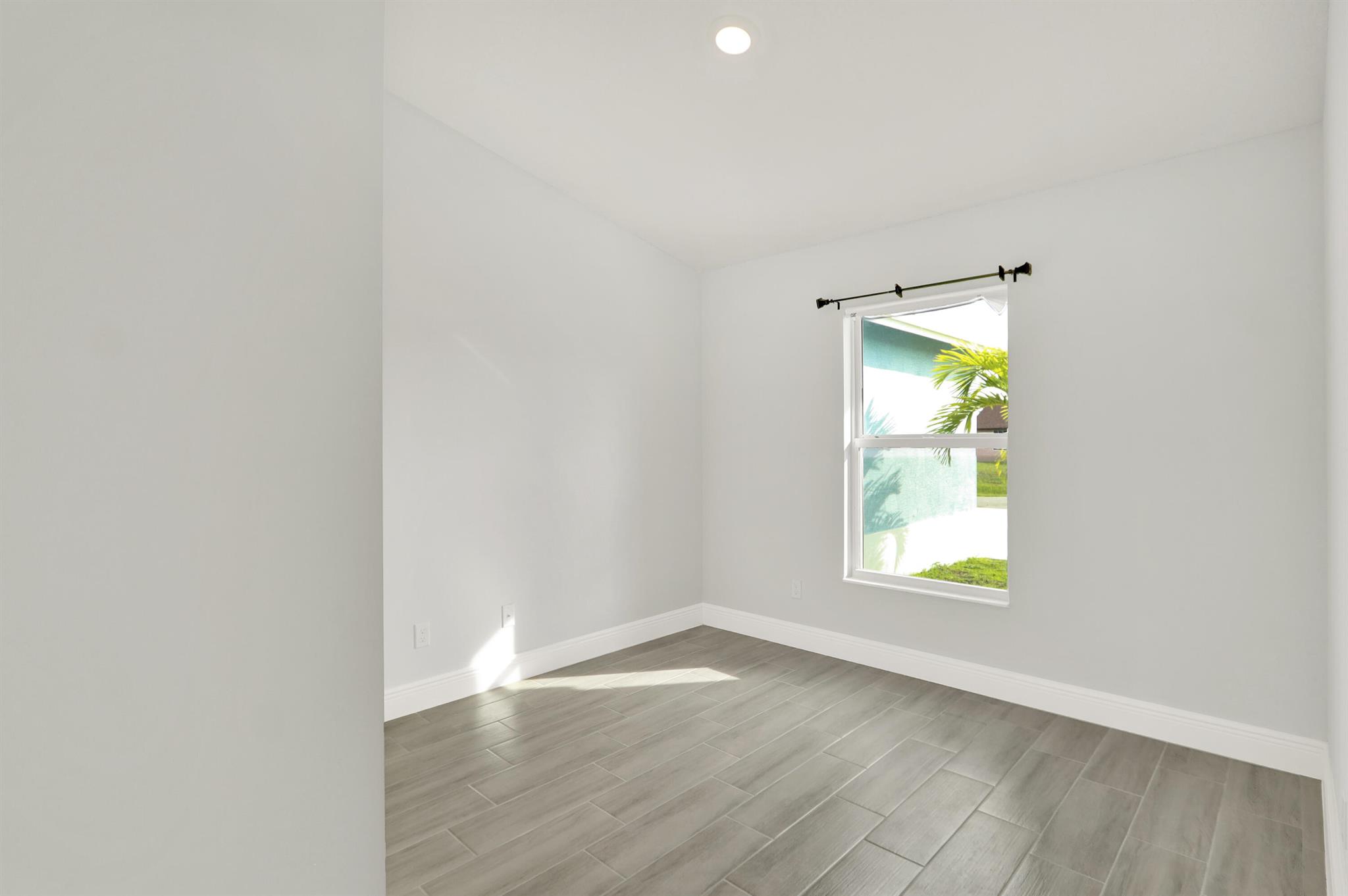 PORT ST LUCIE SECTION 25 - Residential Lease