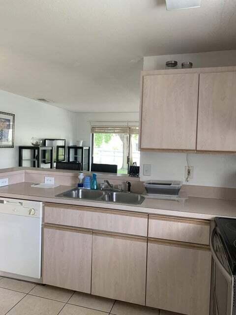 ISLAND HOUSE - Residential Lease